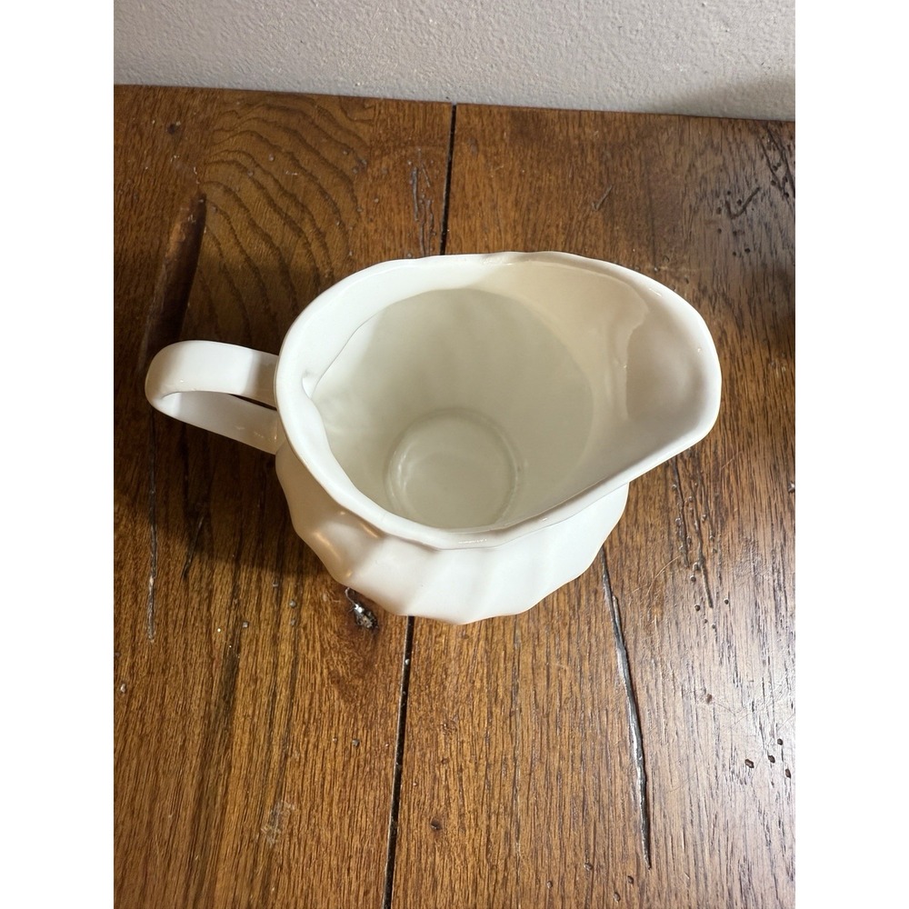 VTG 13 Piece Set-‎ White Swirl Unmarked-4 Fruit Bowls 4-Saucers-4 Mugs-1 Creamer - Picture 15 of 16
